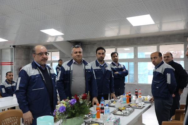 حضور صمیمی مدیرعامل آقای سید حسن زاده در کنار کارگران؛ همدلی و همبستگی در محیط کار